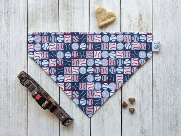 Over-The-Collar Dog Bandana (Print Design: Baseball Season, size: medium)