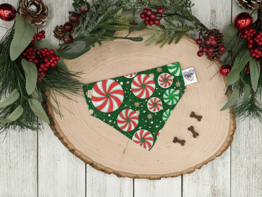 Over-The-Collar Dog Bandana (Print Design: Christmas Candy, size: large)