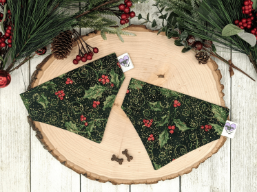 Over-The-Collar Dog Bandana (Print Design: Christmas Holly, size: small)