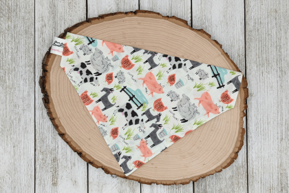 Over-The-Collar Dog Bandana (Print Design: Farm Animals, size: Kitty)