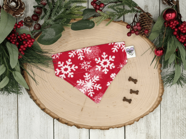Over-The-Collar Dog Bandana (Print Design: Snowflake Flannel Fleece, size: medium)
