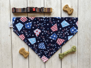 Over-The-Collar Dog Bandana (Print Design: Stars and Stripe Kites, size: large)